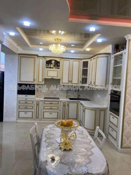 Продам 4-кімнатну квартиру в новобудові, ЖК «Київський маєток»