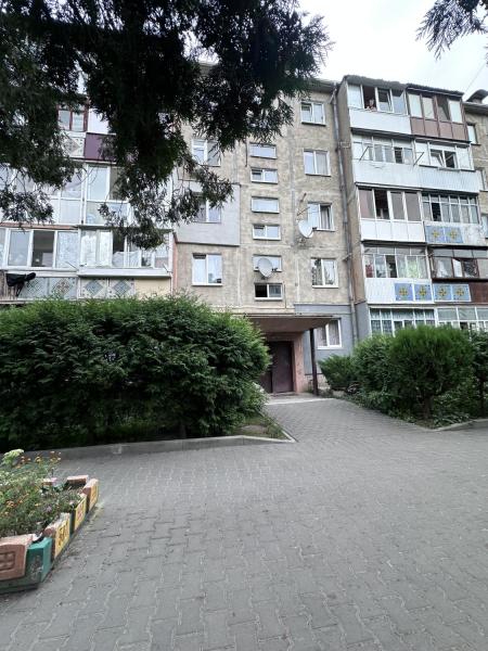 Продам 4-кімнатну квартиру