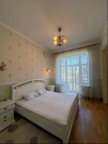 Продам 4-кімнатну квартиру