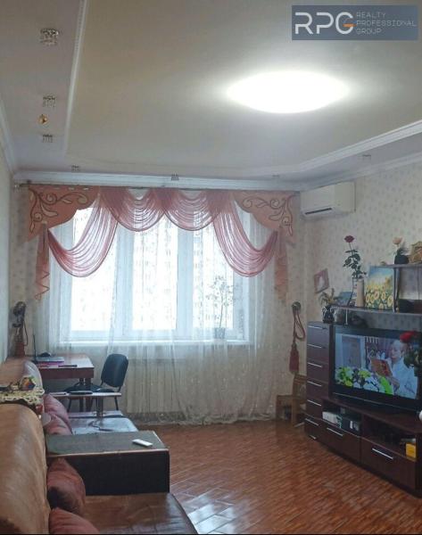 Продам 4-кімнатну квартиру