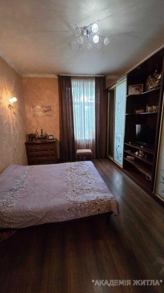 Продам 4-комнатную квартиру