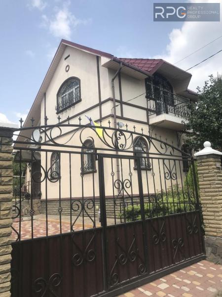 Продам 2-поверховий дачний будинок