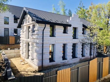 Продам 2-поверховий будинок