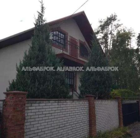 Продам 3-поверховий будинок
