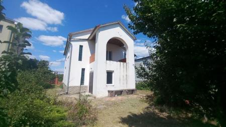 Продам 3-поверховий будинок