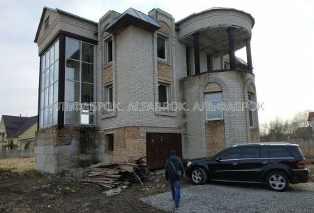 Продам 4-поверховий будинок