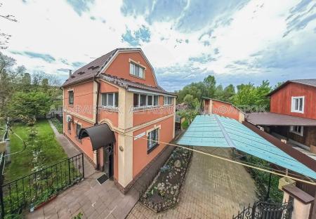 Продам 2-поверховий будинок