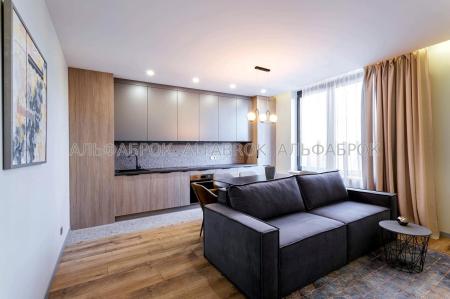 Продам 4-кімнатну квартиру