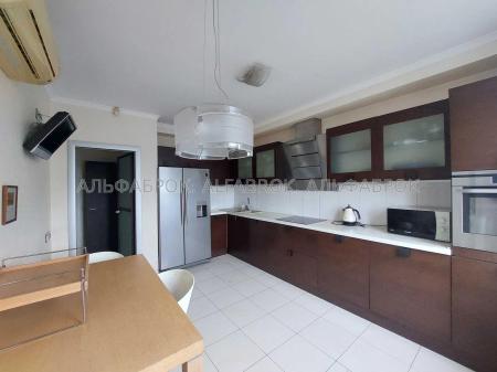 Продам 4-кімнатну квартиру