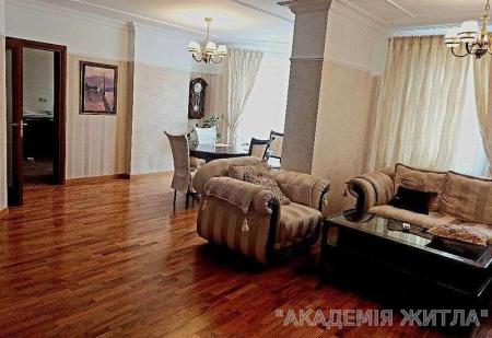 Продам 6-комнатную квартиру