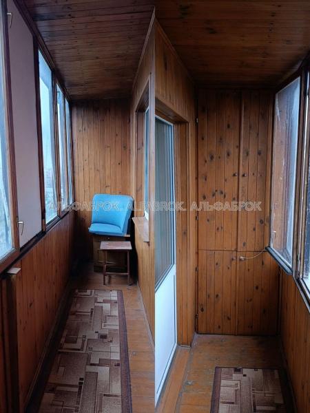 Продам 4-кімнатну квартиру