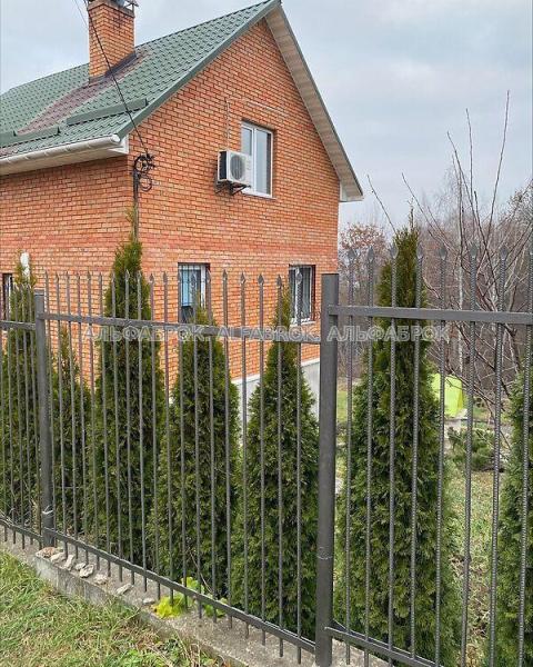 Продам 3-поверховий будинок