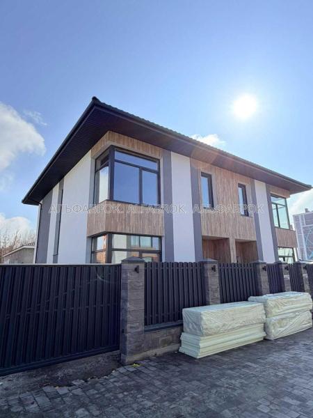 Продам 2-поверховий будинок