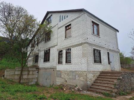 Продам 3-этажный дом
