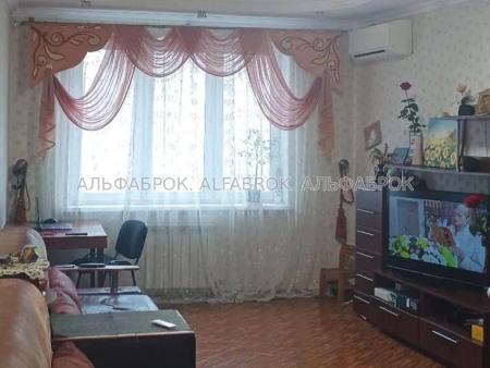 Продам 4-кімнатну квартиру