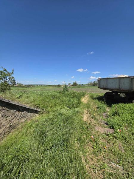 Продам ділянку зі старим будинком