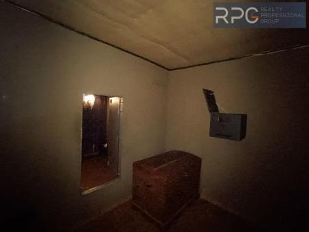 Продам офіс у багатоквартирному будинку