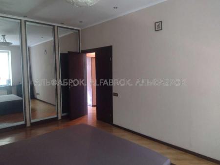 Продам 3-комнатную квартиру