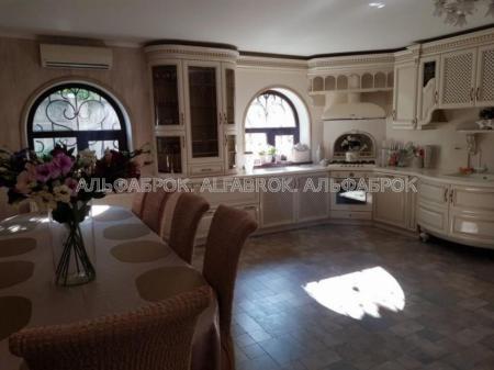 Продам 3-этажный дом