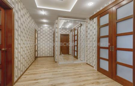 Продам 4-комнатную квартиру