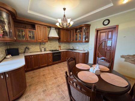 Продам 3-кімнатну квартиру
