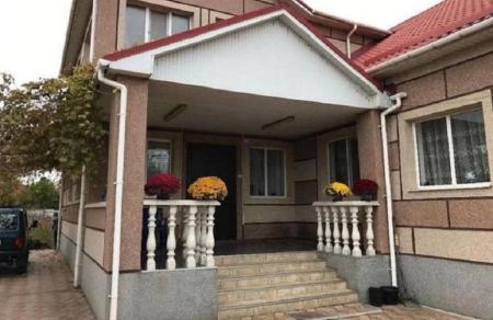 Продам 2-поверховий будинок