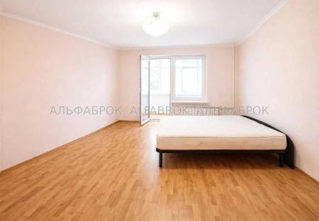 Продам 4-кімнатну квартиру