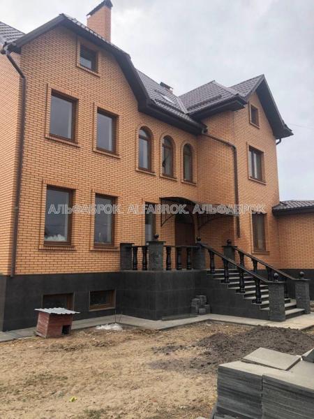 Продам 4-поверховий будинок