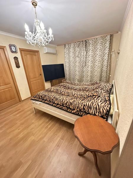 Продам 4-кімнатну квартиру