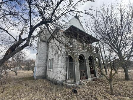 Продам 3-поверховий будинок