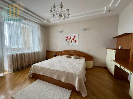 Продам 4-кімнатну квартиру