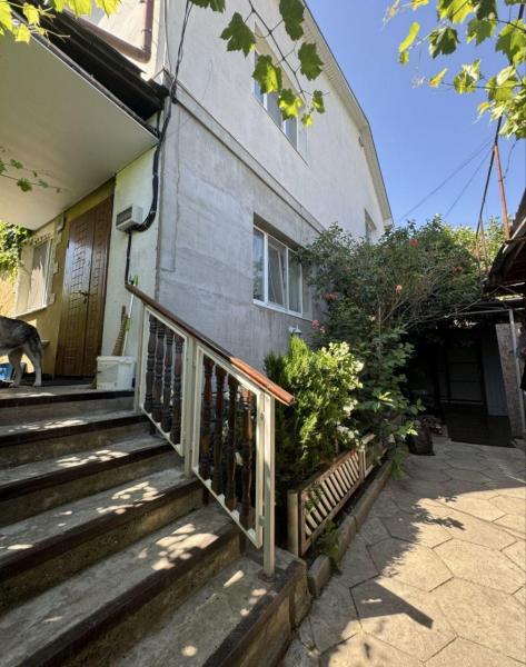 Продам 2-поверховий будинок