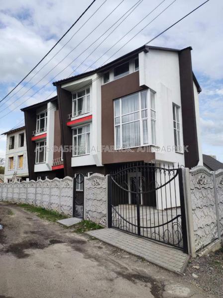 Продам 3-поверховий дуплекс