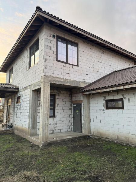 Продам 2-поверховий будинок