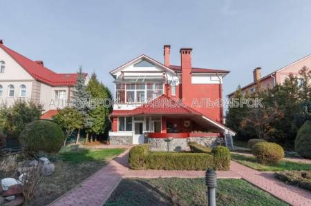 Продам 3-поверховий будинок
