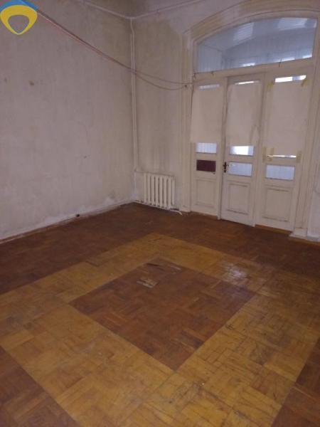 Продам 7-кімнатну квартиру