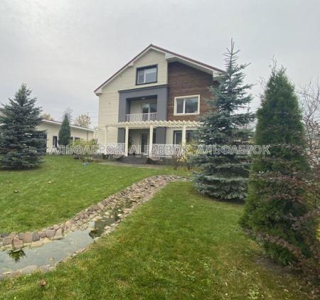 Продам 3-поверховий будинок