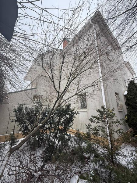 Продам 3-этажный дом