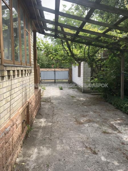 Продам 3-этажный дом