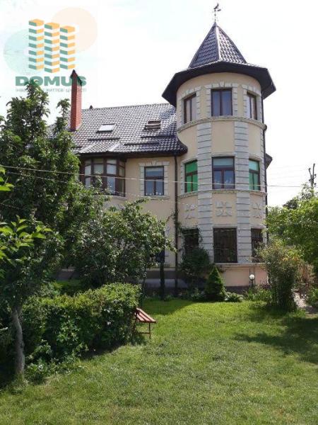 Продам 3-поверховий будинок