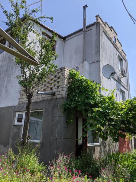 Продам 3-поверховий будинок