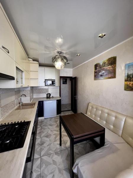 Продам 4-кімнатну квартиру