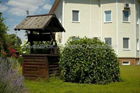 Продам 3-поверховий будинок