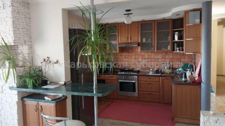 Продам 4-комнатную квартиру