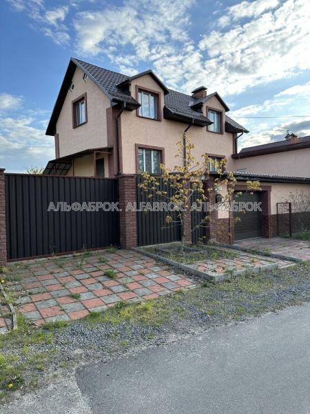 Продам 3-поверховий будинок