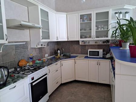 Продам 2-поверховий будинок