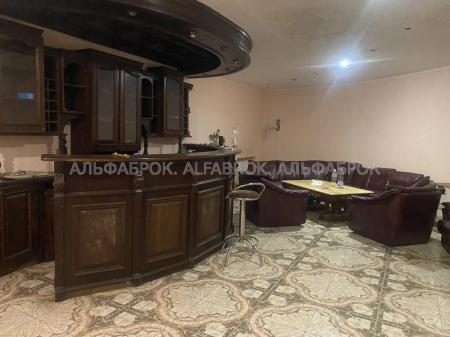 Продам 3-поверховий будинок