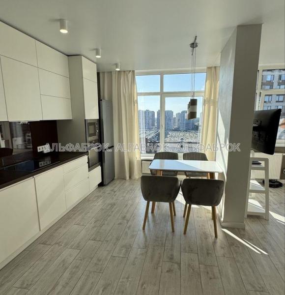 Продам 2-кімнатну квартиру, ЖК Варшавський мікрорайон