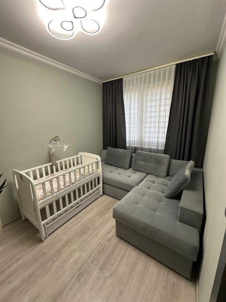 Продам 4-кімнатну квартиру