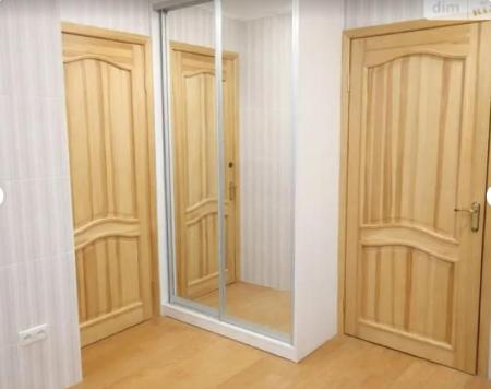 Продам 4-кімнатну квартиру